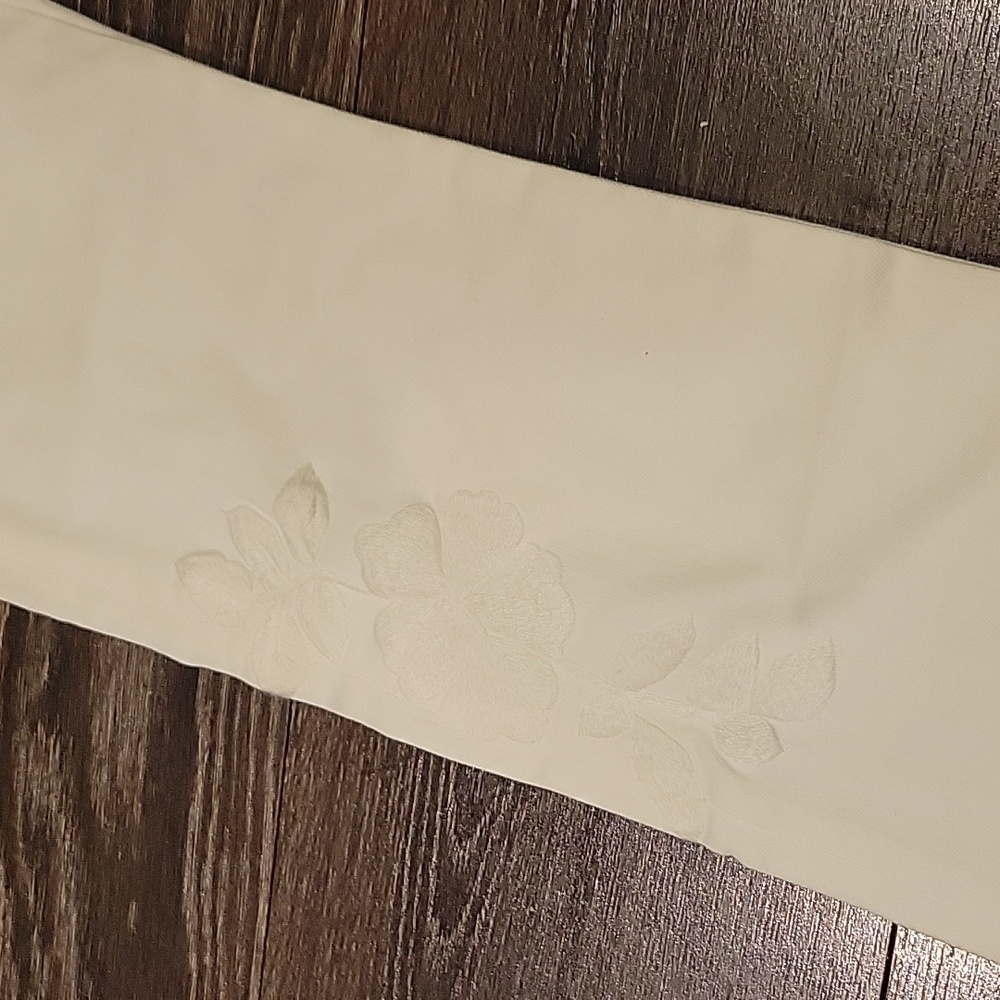 ❤ NWT! CABI EMBROIDERED SLIM BOYFRIEND JEANS, 0 (25) - Picture 6 of 11